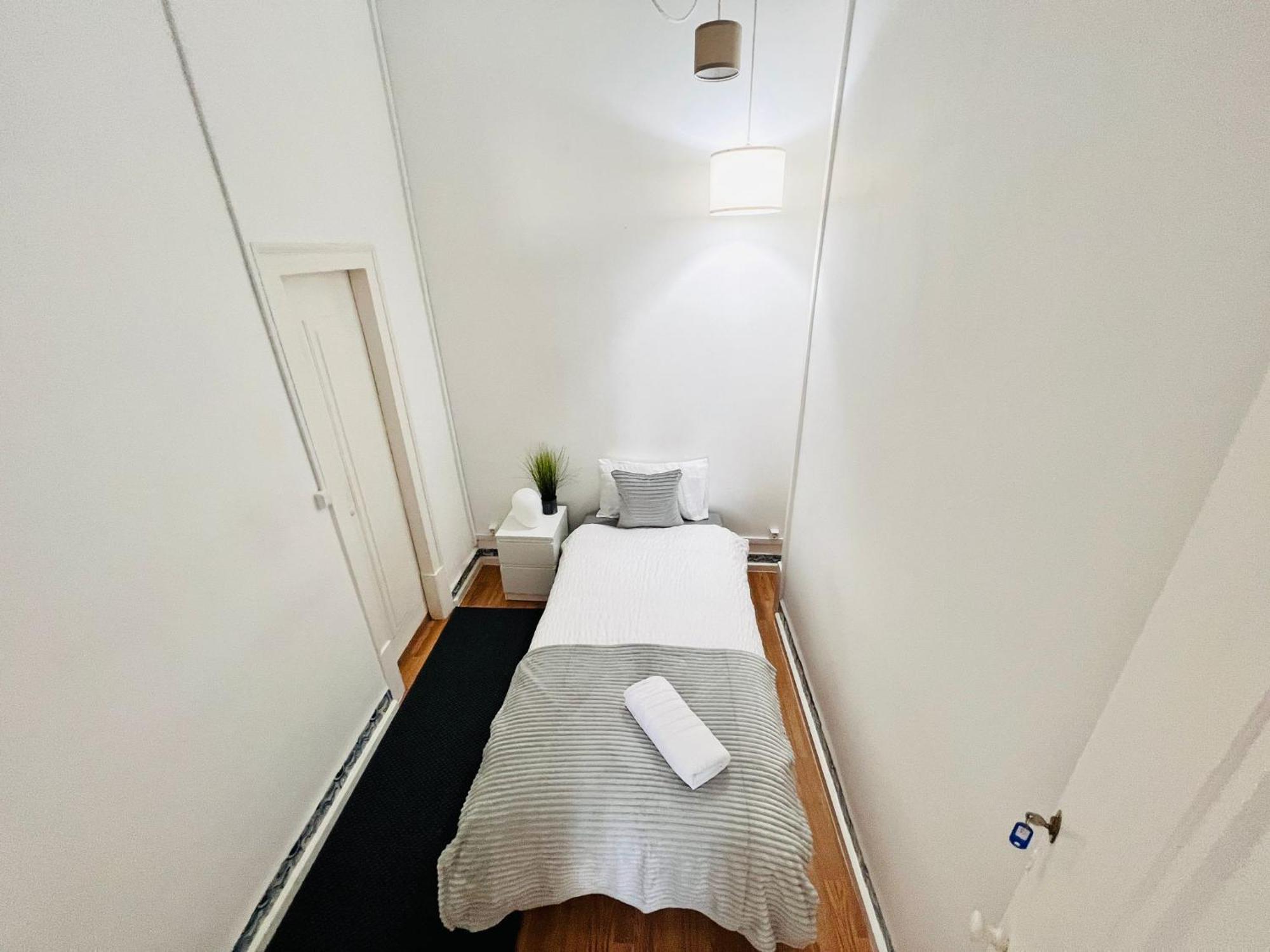 Luxury Rooms, Location In The